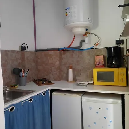 Studio indépendant avec terrasse Hébergement de vacances *